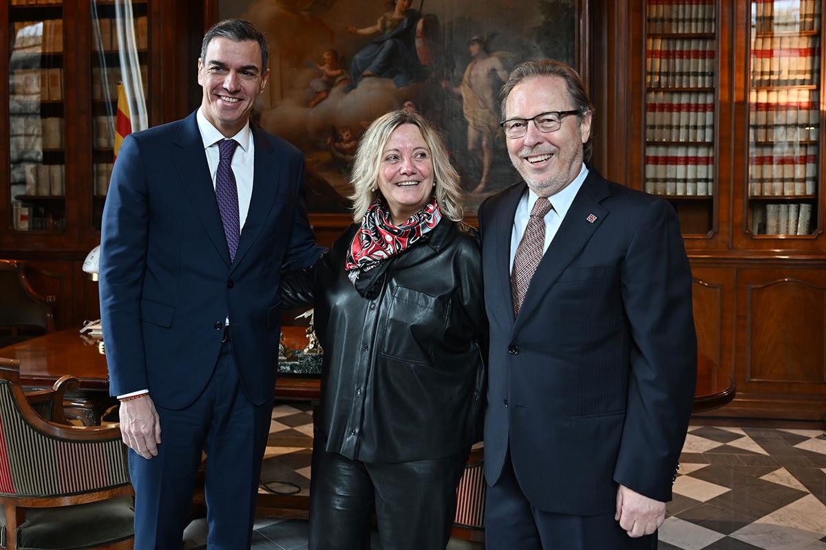 20/02/2025. Pedro Sánchez se reúne con los presidentes de las Cámaras de Comercio de Cataluña. El presidente del Gobierno, Pedro Sánchez, en...